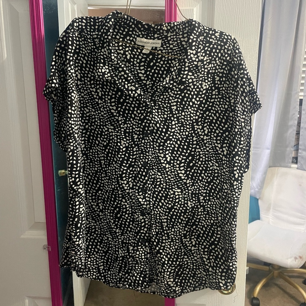 Universal Thread Black and White Dotted Blouse